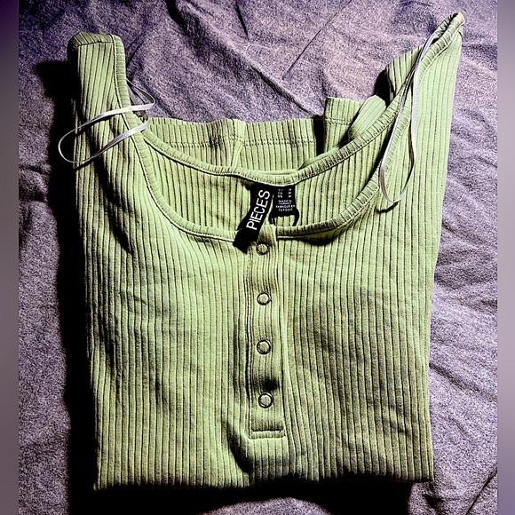 Pieces Brand Pale Green Short Sleeve T-Shirt for Women Size Medium From The Bay - Picture 1 of 10